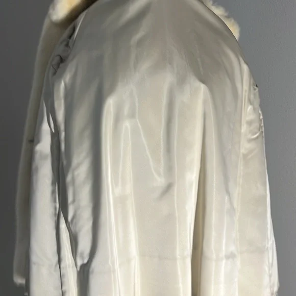 Samuel Spritser Furs Elegant Cream Fur Coat Size M/L - Picture 8 of 16